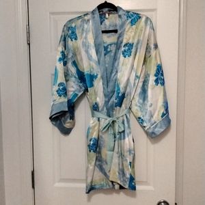 - - Oscar de la Renta vintage wide sleeve short robe w pockets